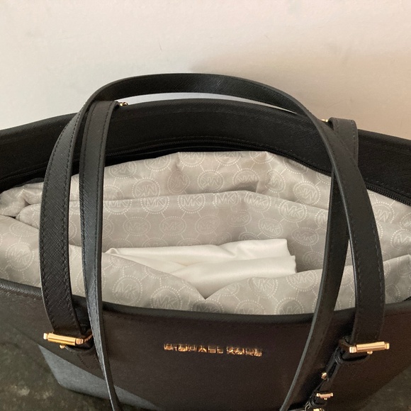 Michael Kors Black Saffiano Leather Large Jet Set Travel TZ Tote/30S4GTVT2L/NEW! - Picture 5 of 15